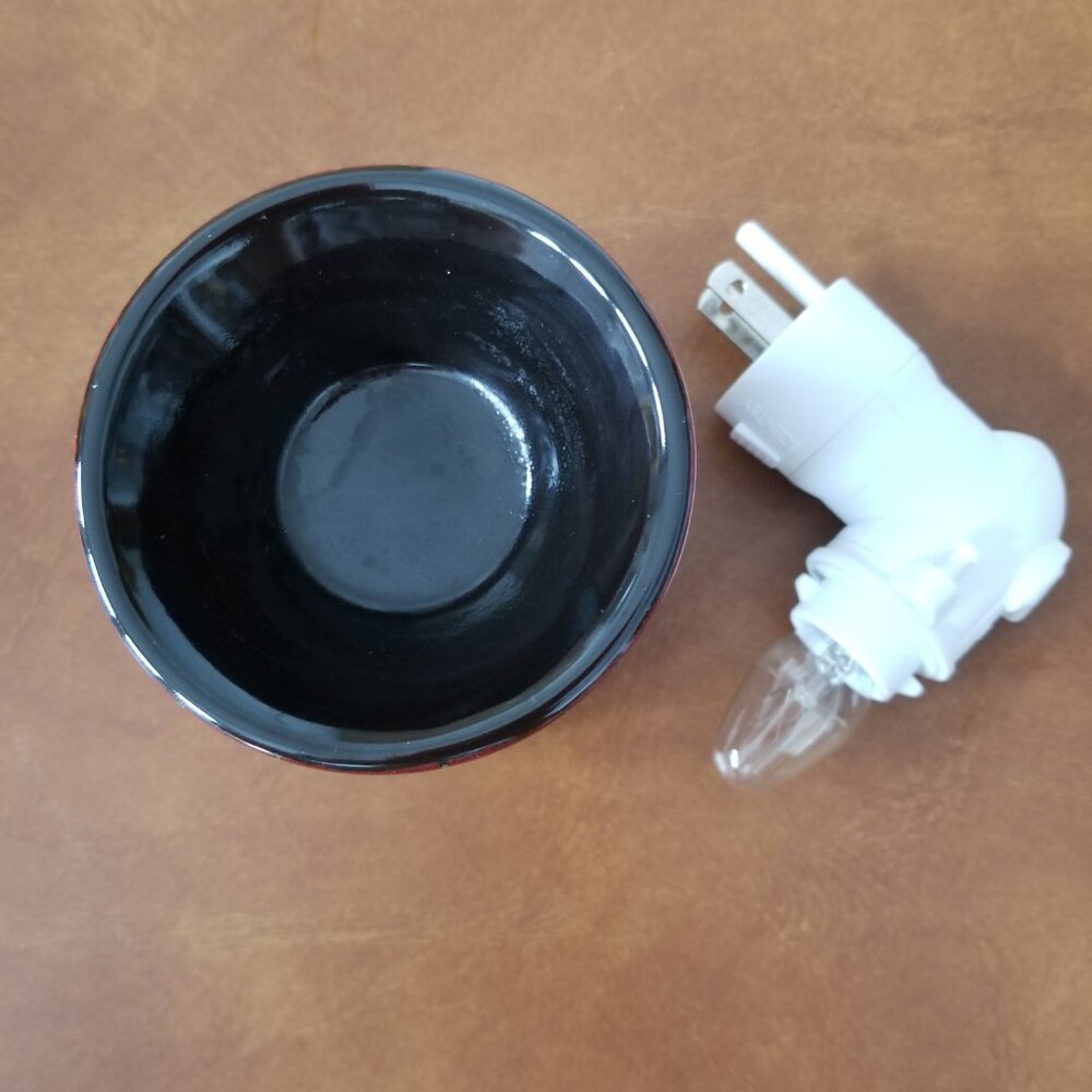 Scentsy Mini Wax Warmer Plug-In - Venetia - Picture 2 of 3